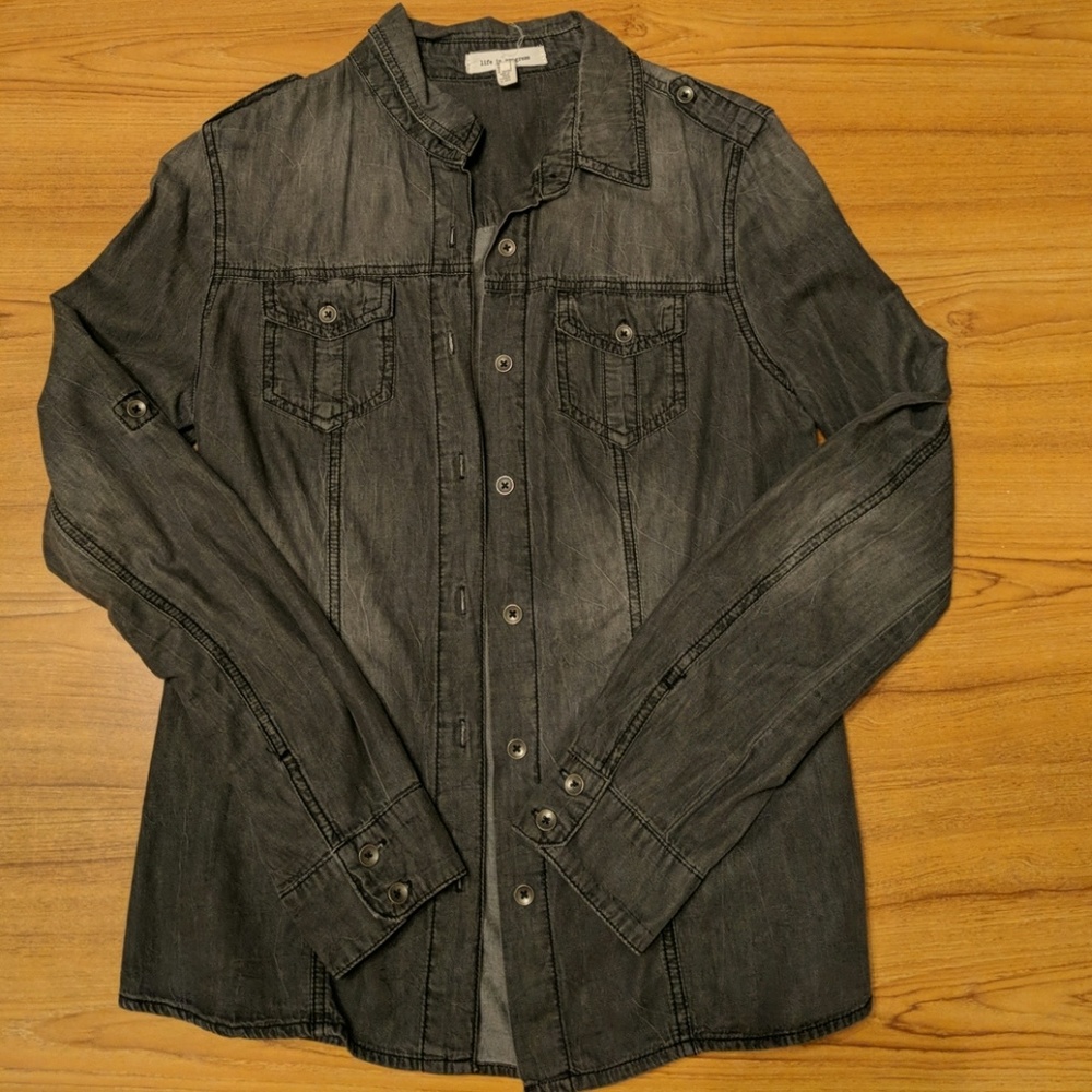 Life in Progress Gray Button Down Shirt Size Small